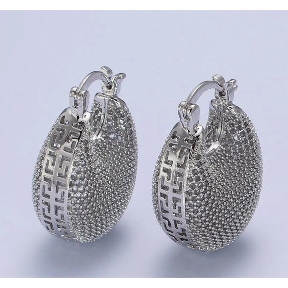 AIM Jewelry - AIM Silver Plated
Minimalist Riveted Wire Rings Dome Latch Earrings in Silver
